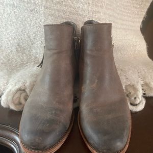 Gianni Bini women’s booties leather gray 9.5